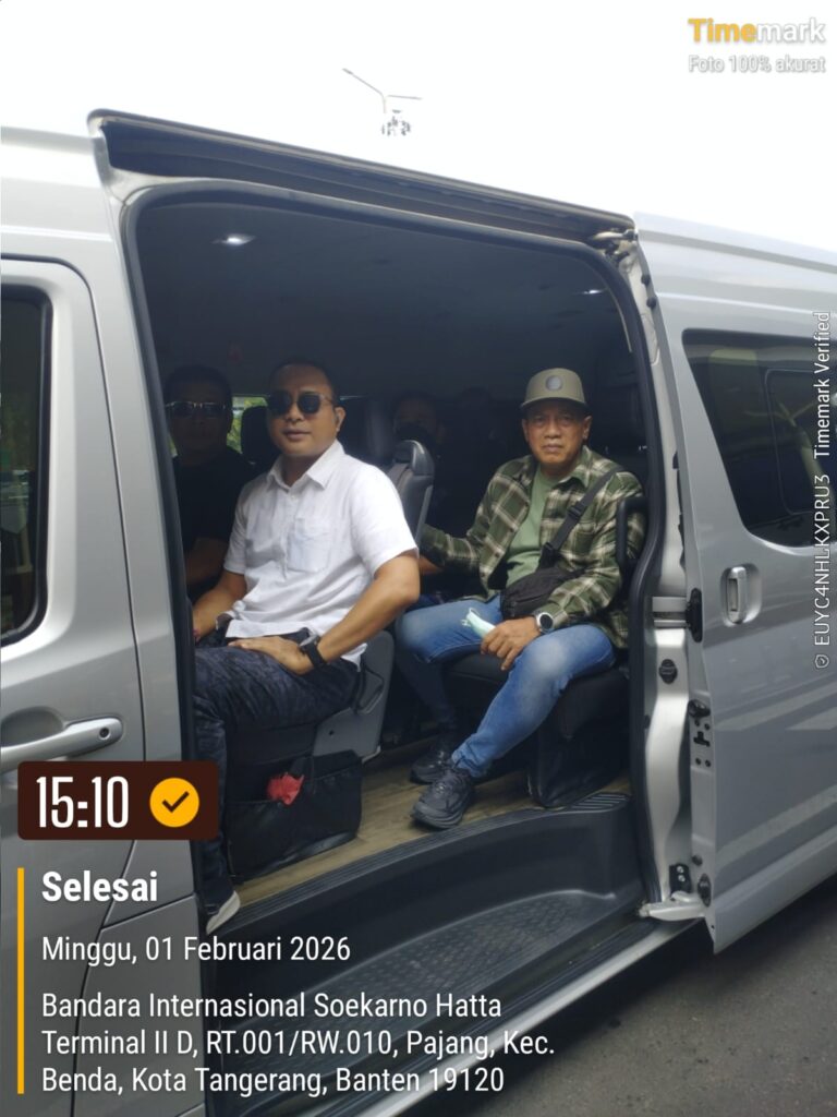 Penumpang executive Travel Semarang Jakarta