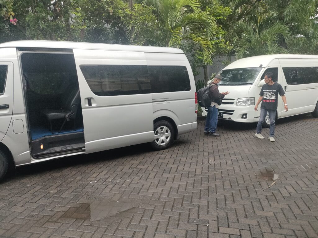 Travel Executive Semarang Surabaya