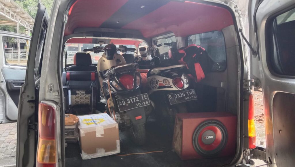 Kiriman Paket Motor Semalam Sampai